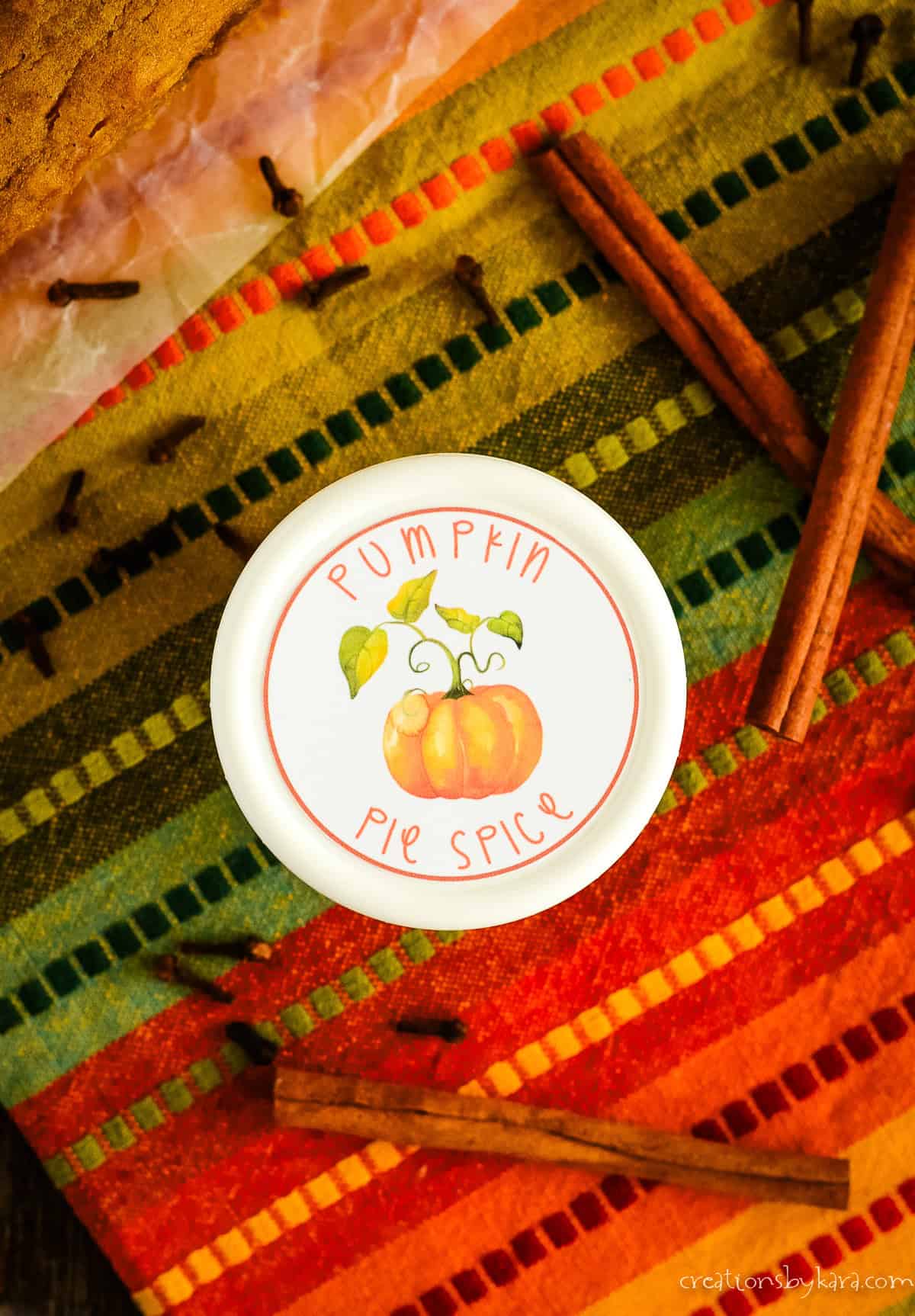 jar of pumpkin pie spice with a printable label on the lid